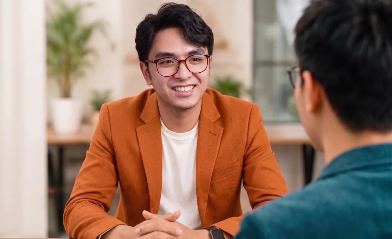 Jezreel in conversation with a client across a desk